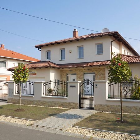 Aura Apartman Хайдусобосло Номер фото