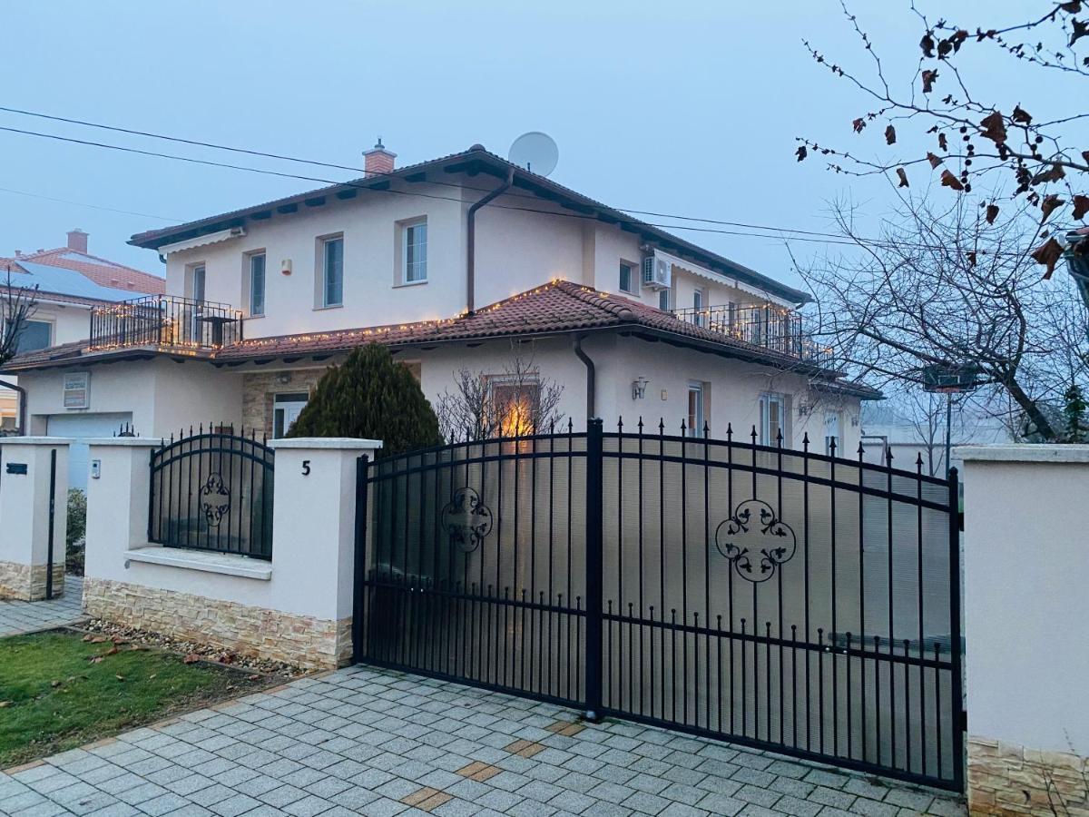 Aura Apartman Хайдусобосло Экстерьер фото