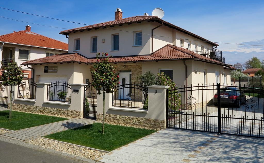 Aura Apartman Хайдусобосло Номер фото