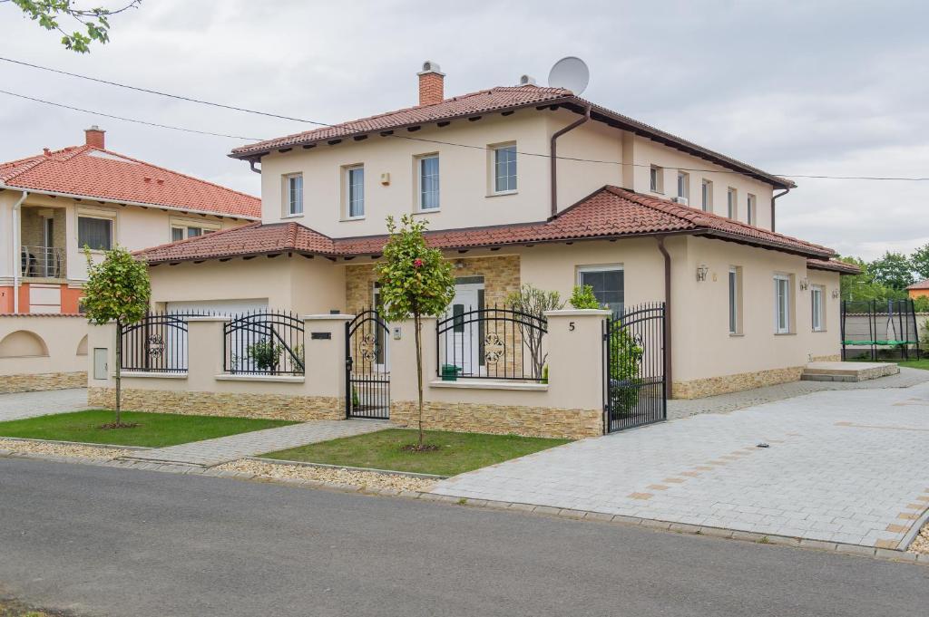 Aura Apartman Хайдусобосло Экстерьер фото